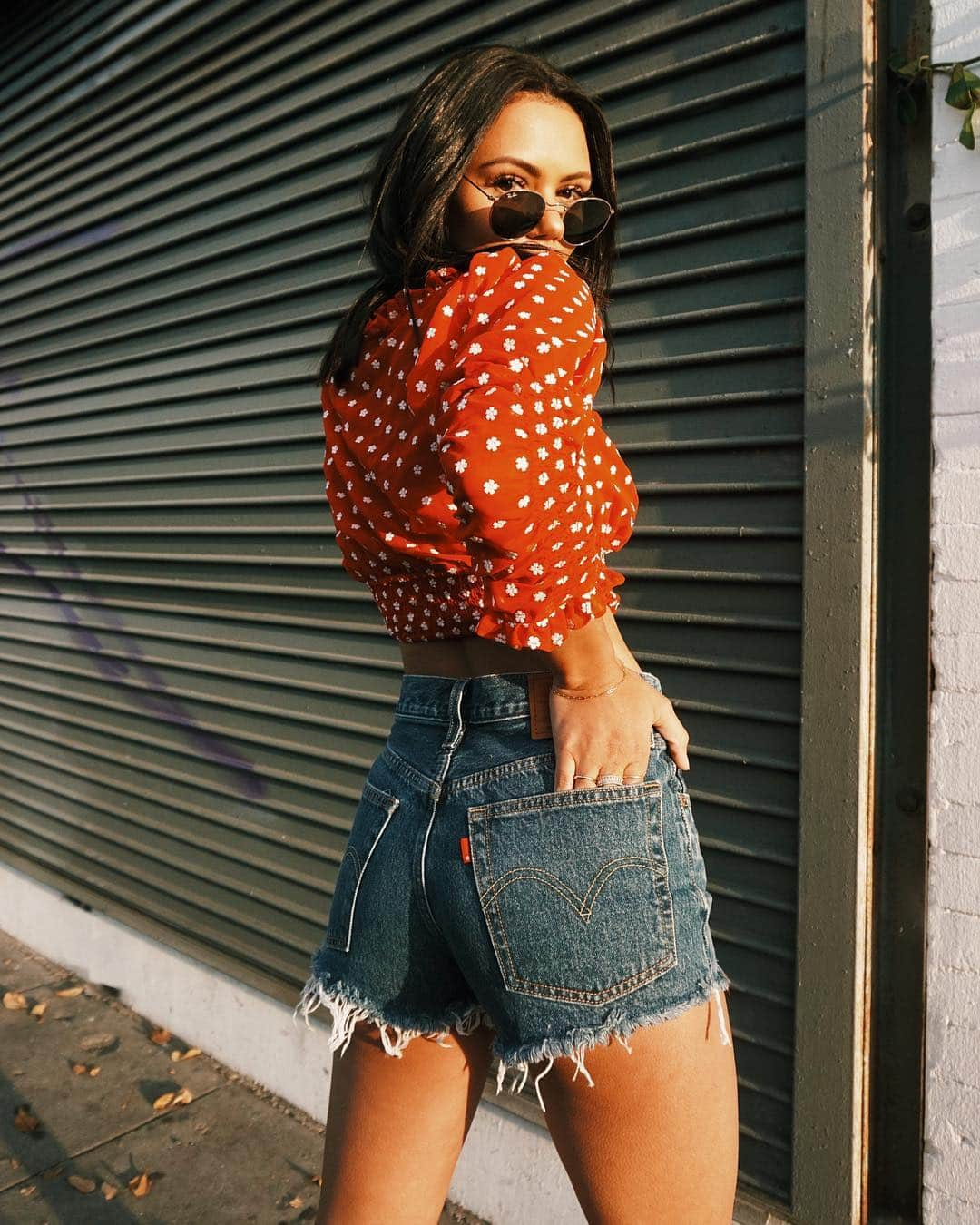 Urban Outfittersさんのインスタグラム写真 - (Urban OutfittersInstagram)「@michelleinfusino found her light and the perfect pair of shorts from—who else?—@levis. Tap to shop! #UOonYou #liveinlevis」4月18日 1時20分 - urbanoutfitters