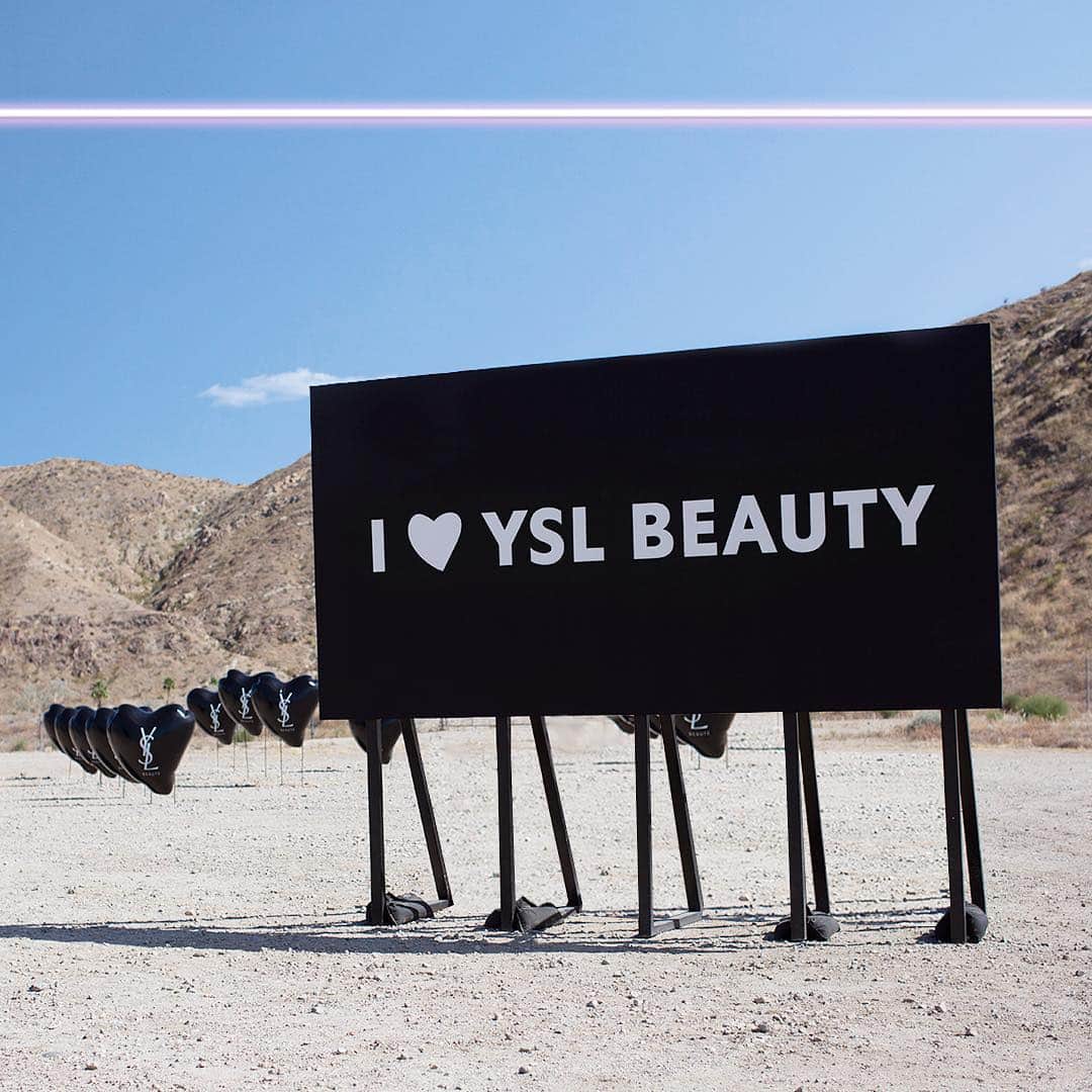Yves Saint Laurent Beautyさんのインスタグラム写真 - (Yves Saint Laurent BeautyInstagram)「Always pull over for beauty  The YSL BEAUTY STATION was open for one weekend only, did you catch us? #yslbeauty #yslbeautystation #palmsprings #rougevolupteshine」4月18日 1時22分 - yslbeauty