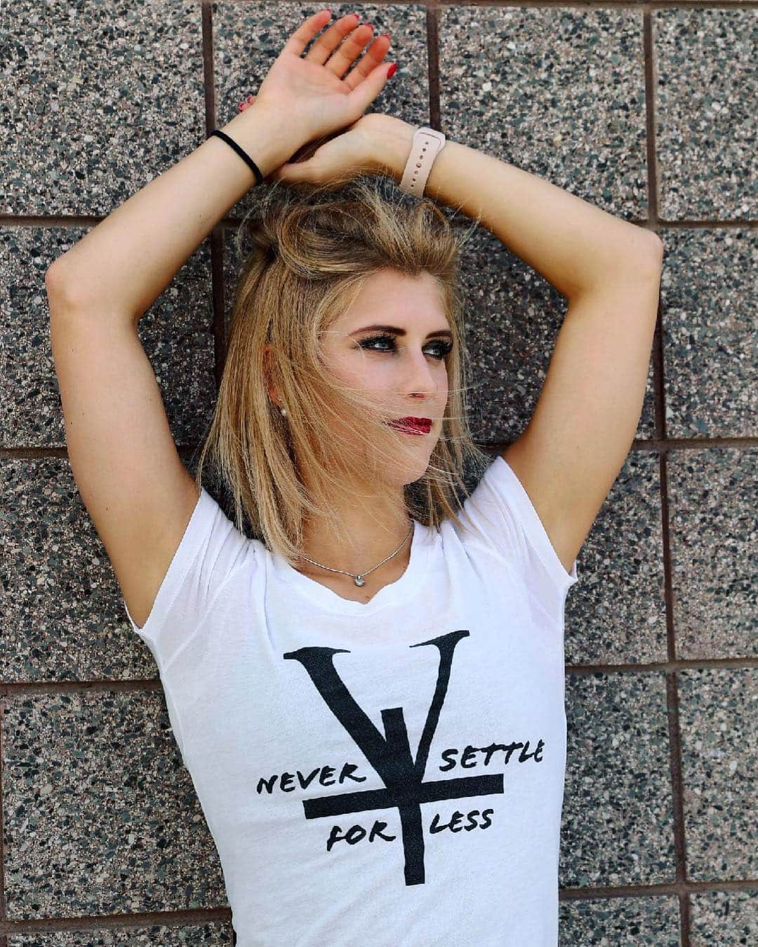 エリスカ・ブレジノワのインスタグラム：「Never settle for less #nsfl #plusfiveapparel」