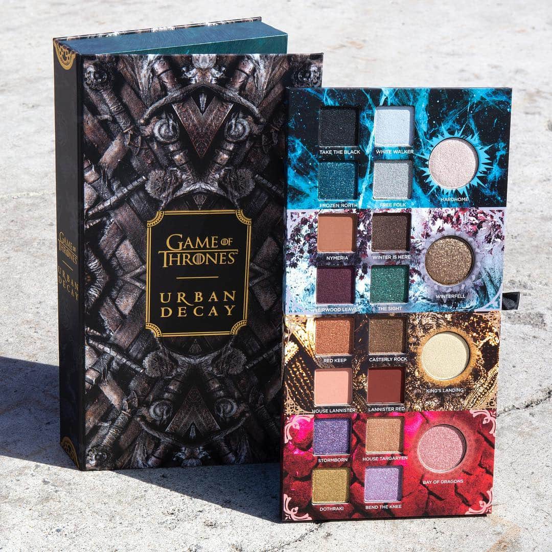 セフォラさんのインスタグラム写真 - (セフォラInstagram)「Réglez vos alarmes à 00h 💥 La collection @urbandecaycosmetics x @gameofthrones débarque sur sephora.fr et au #SephoraChampsElysees en édition ultra limitée ! 🤯  Dispo dans une sélection de magasins début mai. . Identifie un/une ami(e) qui est fan de la série ! 😎 . #UrbanDecay #GameOfThrones」4月18日 1時33分 - sephorafrance