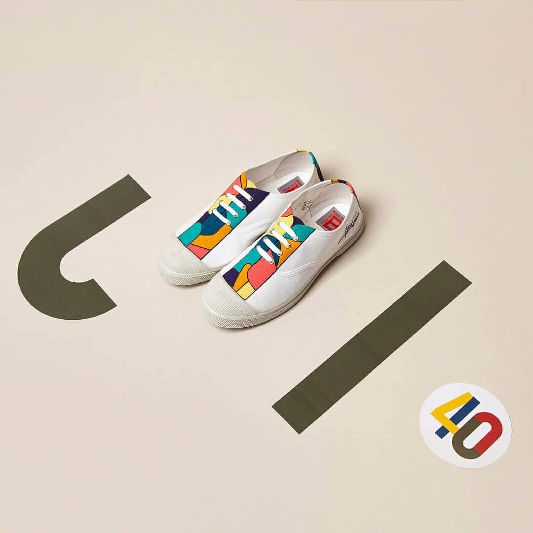 ベンシモンのインスタグラム：「Totem by Serge Bensimon - La tennis Bensimon fête ses 40 ans ! - Symbole de l'expression lifestyle de la marque, la tennis n'a eu de cesse de se réinventer depuis 1979. Pour lui rendre hommage 40 artistes et amis ont accepté de réinterpréter cet iconique de la mode française. A commencer par Serge Bensimon, créateur de la marque, inspiré par ses nombreux voyages au Mexique, ses tennis se muent en totems colorés.  Découvrez ces 40 paires exclusives ainsi que l'histoire de la tennis à travers une rétrospective sur la marque du 18 avril au 18 mai 2019 > @joycegalleryparis 168 galerie de Valois, Paris 1」