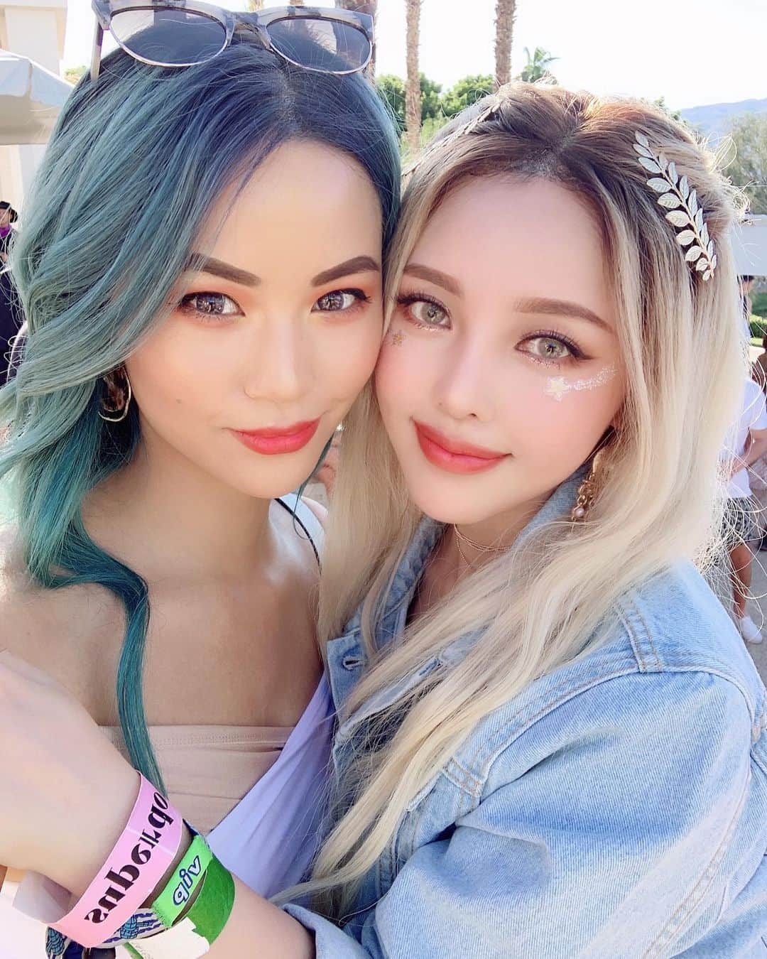 Yukiさんのインスタグラム写真 - (YukiInstagram)「Ran into this beautiful girl at Revolve Festival 🥰 @ponysmakeup ❤️ @revolve @revolvebeauty #revolvefestival #revolve」4月18日 1時45分 - yukibomb