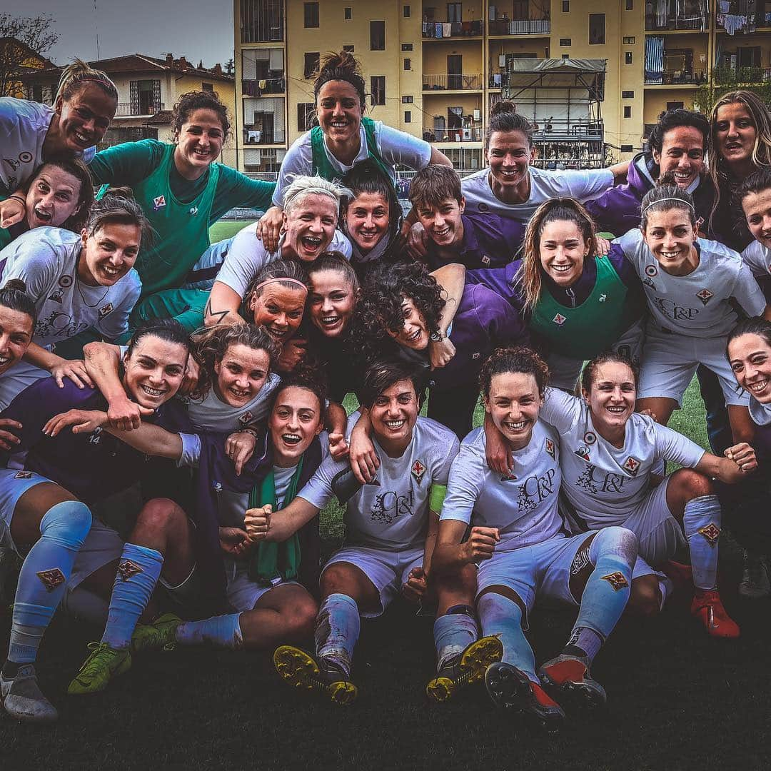 ACFフィオレンティーナさんのインスタグラム写真 - (ACFフィオレンティーナInstagram)「3️⃣ FINALE 🏆🇮🇹CONSECUTIVA #CoppaItaliaFemminile  #NoiSiamoFirenze ⚜️ #InsiemeSiamoPiùForti」4月18日 1時46分 - acffiorentina