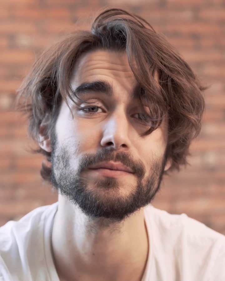 NICOLAS SIMOESのインスタグラム：「As you can see, it’s hard to concentrate when we shoot together 🥰 Video for @systemprofessional_fr with @christophenicolasbiot #meandmyhair #systemman ✨」