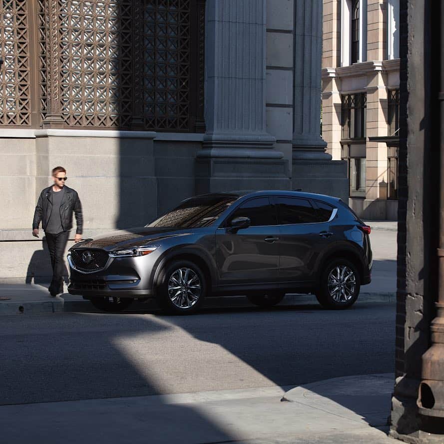 MAZDA Canadaさんのインスタグラム写真 - (MAZDA CanadaInstagram)「Mazda announced today at the 2019 New York International Show the arrival of the 2019 Mazda CX-5 Signature AWD featuring the Skyactiv-D 2.2-litre Diesel engine with sales in Canada beginning in the second half of 2019. . . . . . . #cx5 #suv #diesel #turbo #turbodiesel」4月18日 2時00分 - mazdacanada