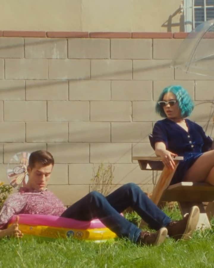 HEY VIOLETのインスタグラム：「the #betterbymyself video is out now on @vevo @youtube!!! we hope you guys love it as much as we do. this one means a lot to us and we’re happy you guys are able to get a look at this new era! watch it now at the link in our bio 📹✨」