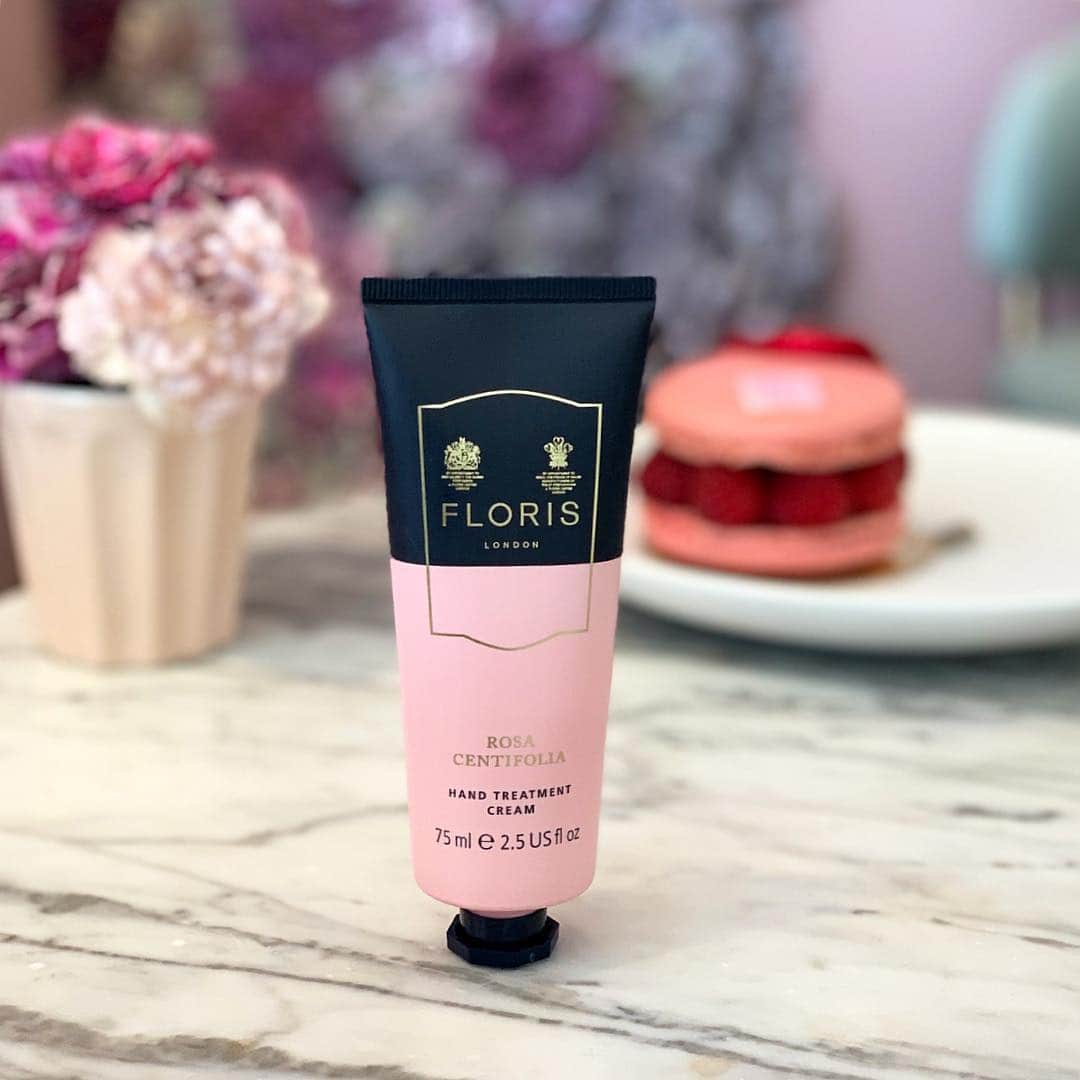 のインスタグラム：「Add a touch of elegance to your everyday with our Rosa Centifolia Hand Treatment Cream, turning daily tasks into meaningful moments of luxury. #FlorisLondon #HandTreatmentCream #Luxury #HandCream #RosaCentifolia #London #LuxuryHandCream」