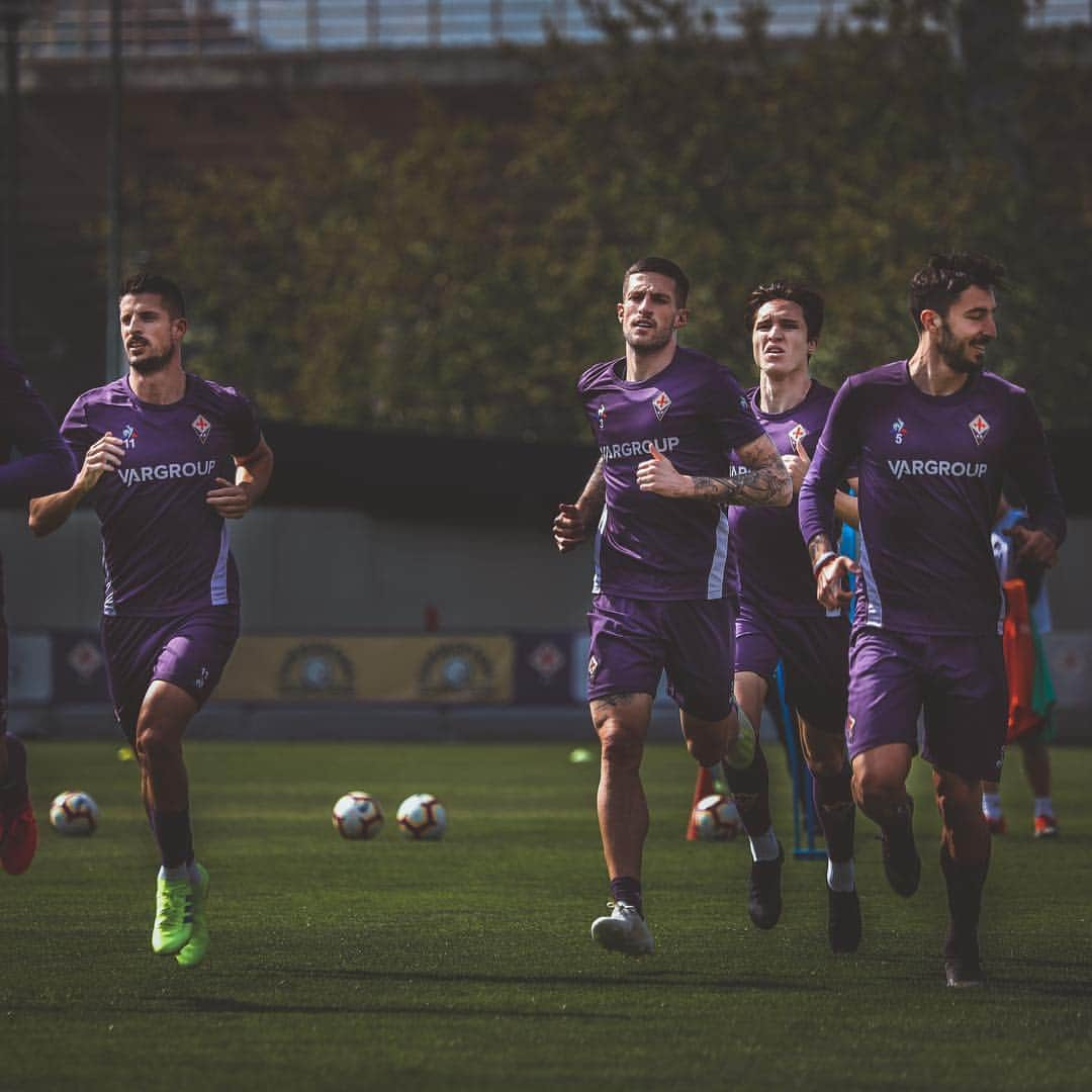 ACFフィオレンティーナさんのインスタグラム写真 - (ACFフィオレンティーナInstagram)「TRAINING⚽️TIME  #NoiSiamoFirenze ⚜️ #InsiemeSiamoPiùForti」4月18日 2時20分 - acffiorentina