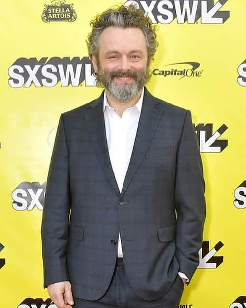 チェスターバリーさんのインスタグラム写真 - (チェスターバリーInstagram)「Chester Barrie’s good friend, Michael Sheen, sporting our SS19 Navy Subtle Prince of Wales Check Suit whilst promoting @goodomensprime. Very much look forward to watching Michael in the new @amazonprimevideo series when it launches on 31st May. . . . .  #GoodOmens #Amazon #AmazonPrime #TV #TVseries  #CBstyle #SavileRow#tailoring#menswear #suit #mensfashion#style#chesterbarrie #Britishfashion #michaelsheen」4月18日 2時40分 - chester_barrie