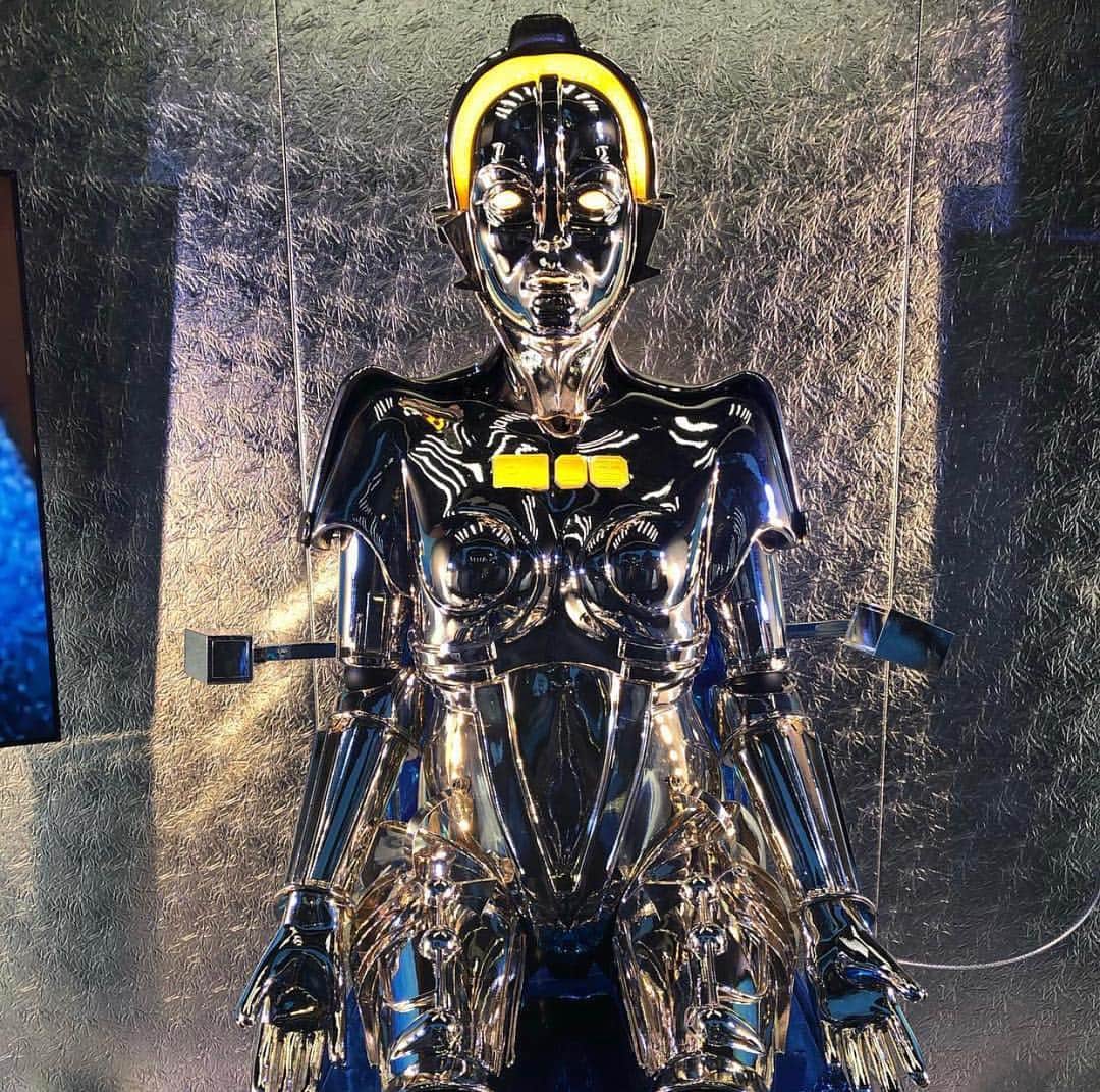 LOVE MAGAZINEさんのインスタグラム写真 - (LOVE MAGAZINEInstagram)「Earlier this month Pat McGrath’s MOTHERSHIP landed in @theofficialselfridges, now home to the largest collection of her products in Europe. The set is complete with her very own android, made by @maryhoward_setdesign, which was inspired by Brigitte Helm’s character in the 1927 film ‘Metropolis’. “She’s the original fembot to grace the silver screen,” says @patmcgrathreal, “she’s a beautiful, timeless creature who reflects the era in which she resides, whether it’s a 1920’s Utopia or twenty-first century London.” Click the link in our bio to read the full interview with Pat McGrath.  RG @simon_costin」4月18日 2時41分 - thelovemagazine