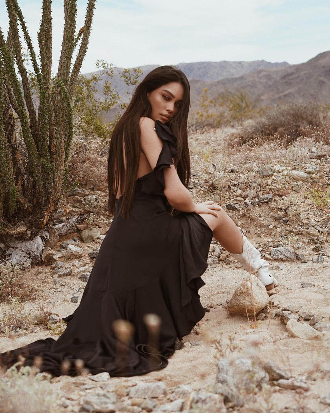 JANICE JOOSTEMAさんのインスタグラム写真 - (JANICE JOOSTEMAInstagram)「🖤🌵 @thedollshousefashion A huge beetle fully chased me after this and I ran away so fast.」4月18日 2時52分 - janicejoostemaa