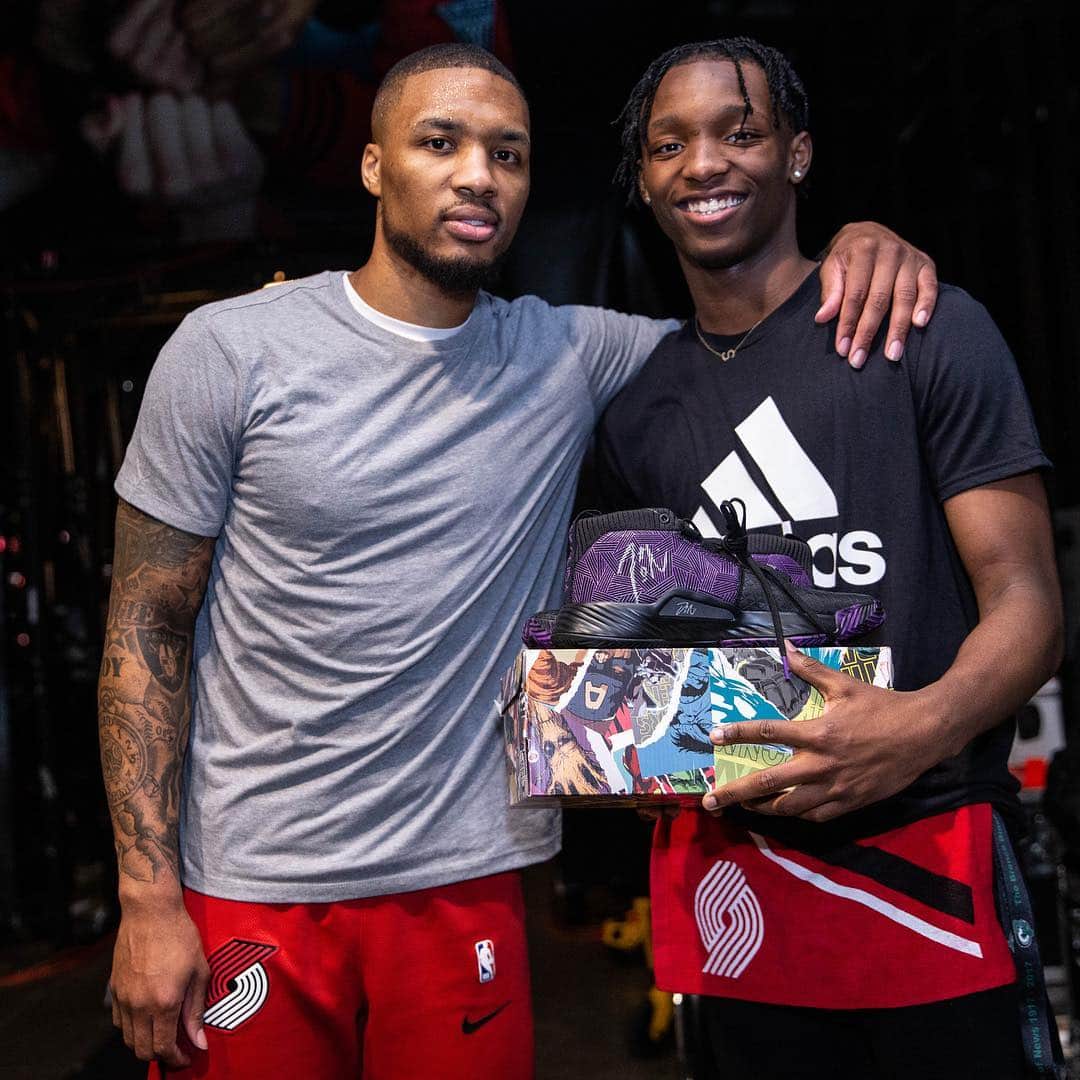 デイミアン・リラードのインスタグラム：「With the theme of the @adidashoops x @marvel collab being “Heroes Among Us,” I thought it would be a good opportunity to honor one of the students in my Respect program that exemplified that theme. We picked Parkrose student JayJay Hudson as the Respect student to receive a pair of my @marvel x @adidashoops Black Panther #Dame5. JayJay represents what the RESPECT program is all about. No matter what obstacles are put in front of him he is consistently Showing Up, Working Hard and Being Kind.  As an involved Junior at Parkrose High School, he is a member of the student leadership body, volunteers for the Parkrose Provides Program which supports students and families in need and is a part of the Parkrose AVID program. JayJay excels in the classroom, is a leader in the community and is constantly a positive voice in the lives of others.  There have been many obstacles put in front of JayJay. In the past three months he has moved five different times and earlier in his education he attended three different elementary schools. Many decisions that a lot of students make with their parents, JayJay has navigated on his own (like getting a job or getting his birth certificate). The parental figures in his life have been his grandmother (who he describes as giving him the knowledge of how to treat older people) and his brother (who was with him throughout the foster system and who taught him how to be street smart). One of the most impressive qualities JayJay possesses is his positive outlook on life. He never sees things as tough, but just as the way of life, knowing he will get through it and be in a better place in the end. Because JayJay is an exceptional individual who demonstrates what it means to persevere, Parkrose teachers and staff are confident about the opportunities in his future. Enjoy the shoes, JayJay!」