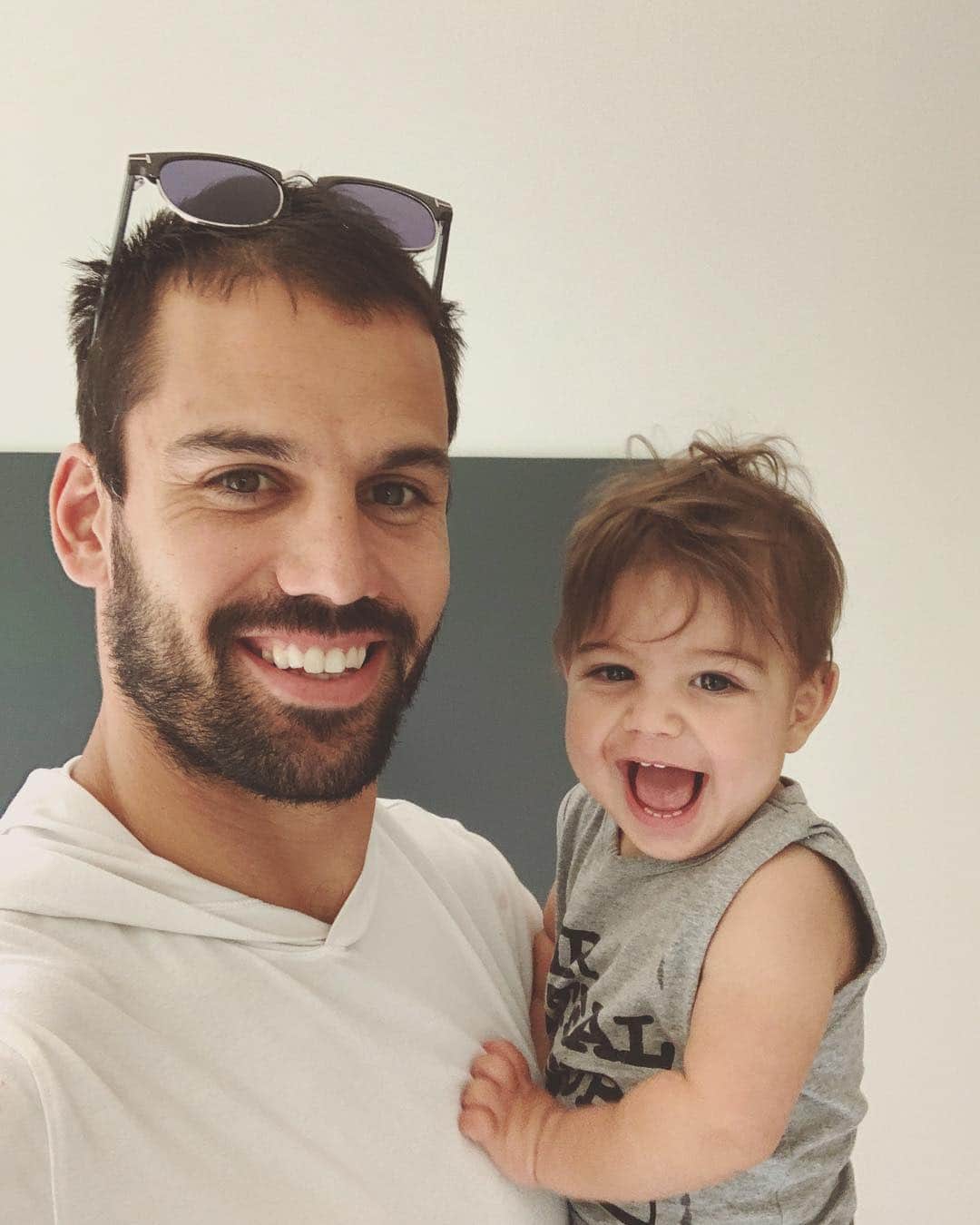 Jessie Jamesさんのインスタグラム写真 - (Jessie JamesInstagram)「Cutest brunette dudes I know (daddy sent me this selfie cus I texted and said I missed them even tho I saw them 2 hours ago lol)」4月18日 2時57分 - jessiejamesdecker