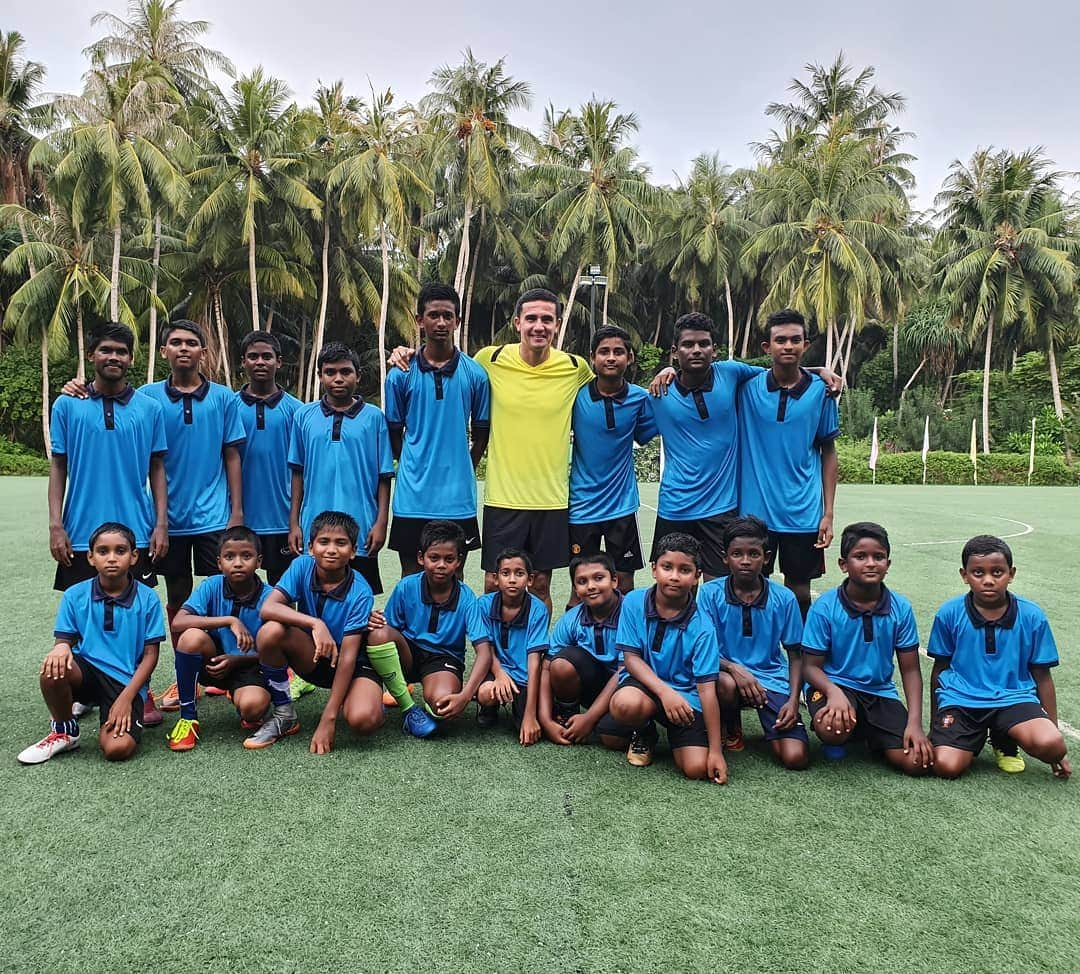 ティム・ケーヒルさんのインスタグラム写真 - (ティム・ケーヒルInstagram)「Holiday time in the Maldives with the family but just as special to give back to local football teams and help kids to follow their DREAMS 🤩🤗⚽️」4月18日 3時17分 - tim_cahill