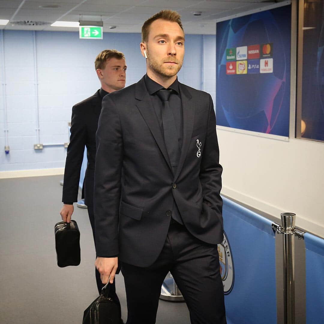 トッテナム・ホットスパーFCさんのインスタグラム写真 - (トッテナム・ホットスパーFCInstagram)「👔 #SuitedByBOSS at the Etihad. 😎 #COYS #UCL」4月18日 3時10分 - spursofficial