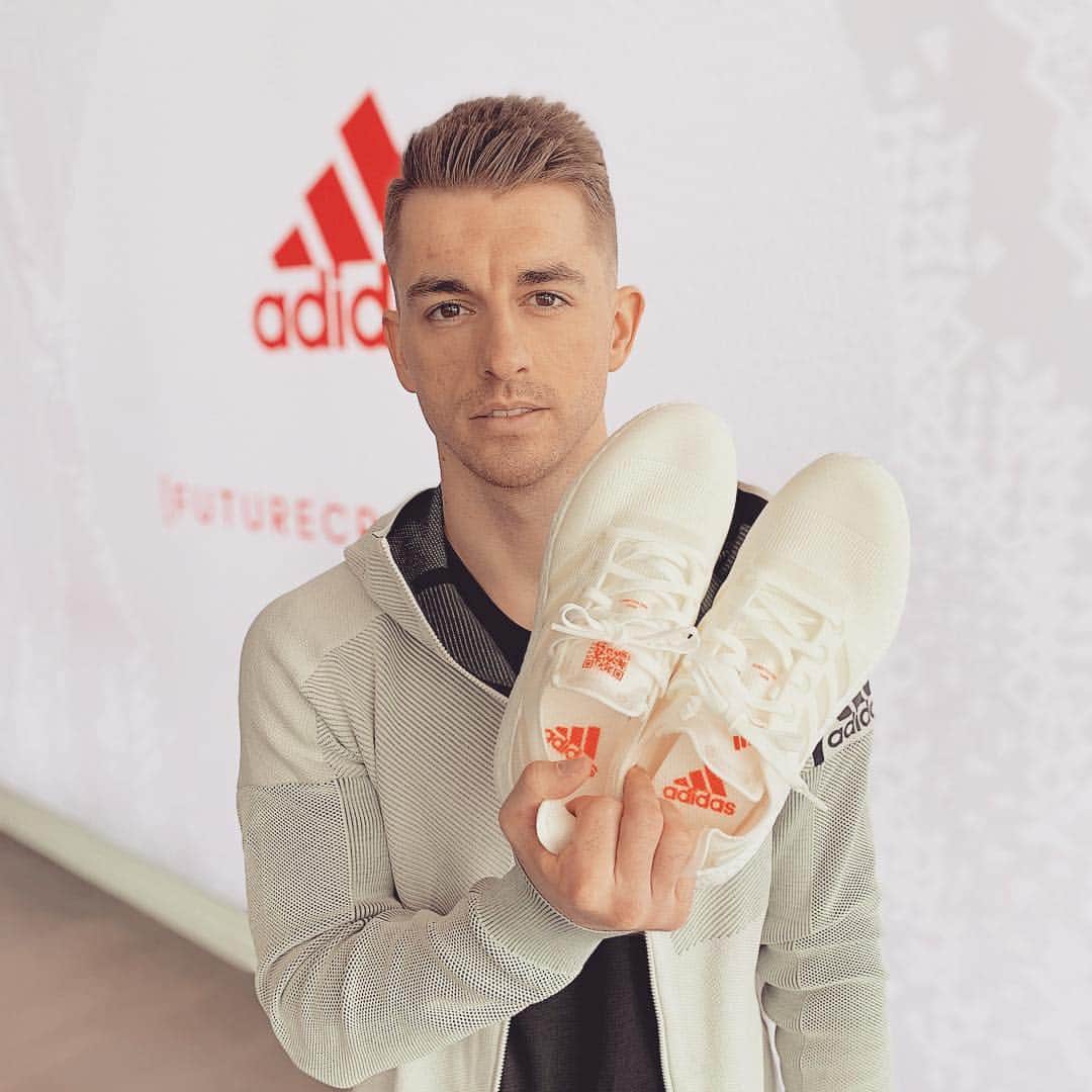 のインスタグラム：「Truly honoured to be a part of this product launch! Thank you to @adidas for this opportunity. 200 people testing out these brand new fully recyclable trainers, then giving them back to be remade!! #futurecraft #createdwithadidas」