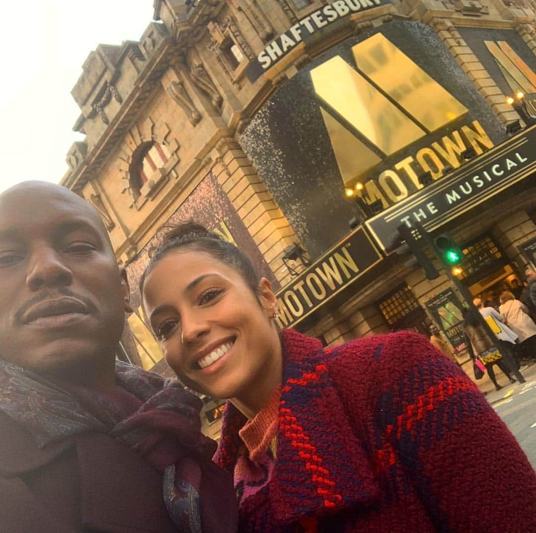 タイリース・ギブソンさんのインスタグラム写真 - (タイリース・ギブソンInstagram)「When you’re in London you have to do what Londoner’s do....... #MotownUK We had to do it..... Married but still dating!!!! #SheWillAlwaysFeelLikeSheMatters cause she’s my world..... There is no KING without a true QUEEN!!!! In these London streets.... #MarvelMovie #Morbius #AgentStroud」4月18日 3時34分 - tyrese