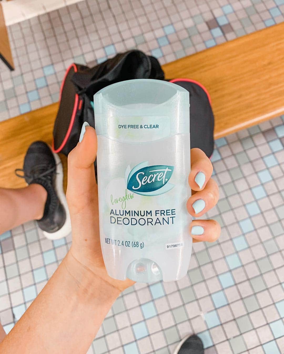 Meredith Fosterさんのインスタグラム写真 - (Meredith FosterInstagram)「Hi I’m Mere and I sweat. After a BabesSquat workout, I like to put on my favorite Aluminum Free deodorant from @SecretDeodorant! It’s dye free and goes on clear and dry so I don’t have to worry about white marks! Plus, it makes me feel confident and helps me not smell like an old sock until I can get home and shower 💦 #ad」4月18日 3時53分 - meredithfoster