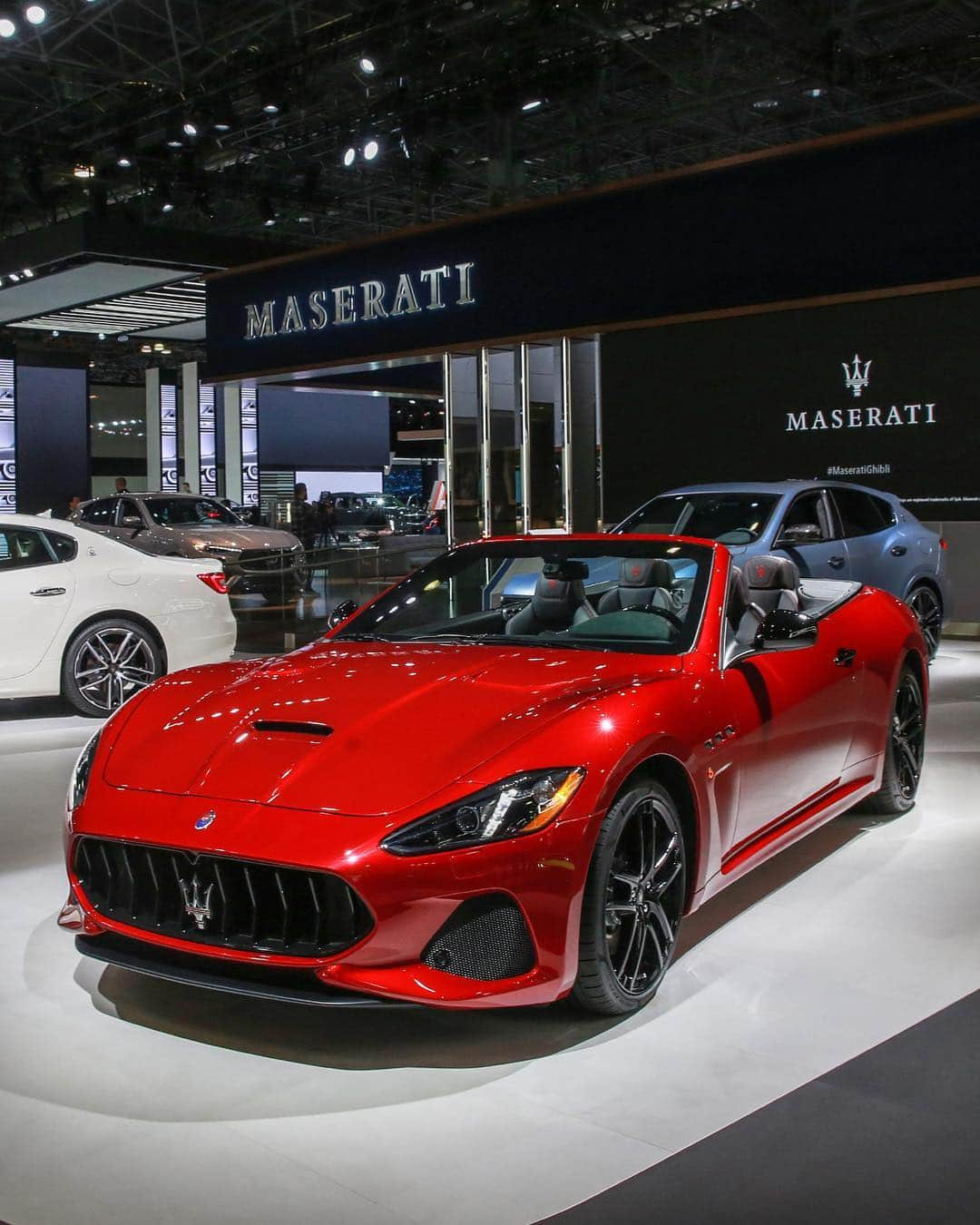 マセラティさんのインスタグラム写真 - (マセラティInstagram)「From Shanghai to New York. Get a first look at our entire line-up starring at the #NYIAS. #Maserati」4月18日 3時55分 - maserati