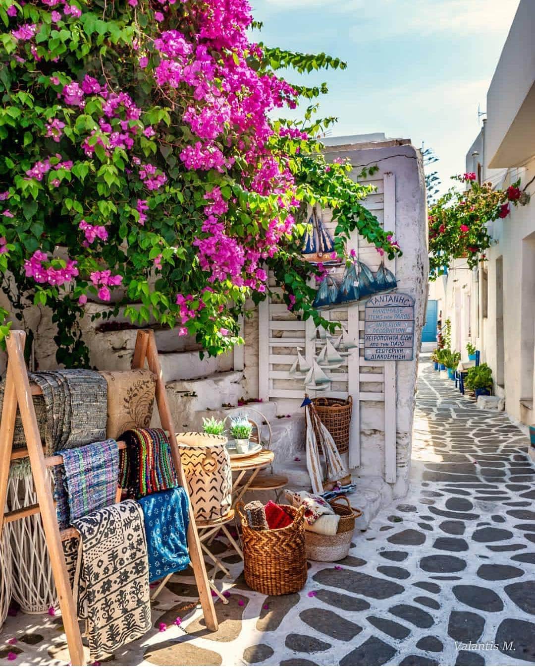 Wonderful Placesさんのインスタグラム写真 - (Wonderful PlacesInstagram)「Paros Island - Greece ✨🌺🌺🌺✨ . Pictures by ✨✨@minogiannisvalantis✨✨ #wonderful_places for a feature 🌺」4月18日 4時13分 - wonderful_places