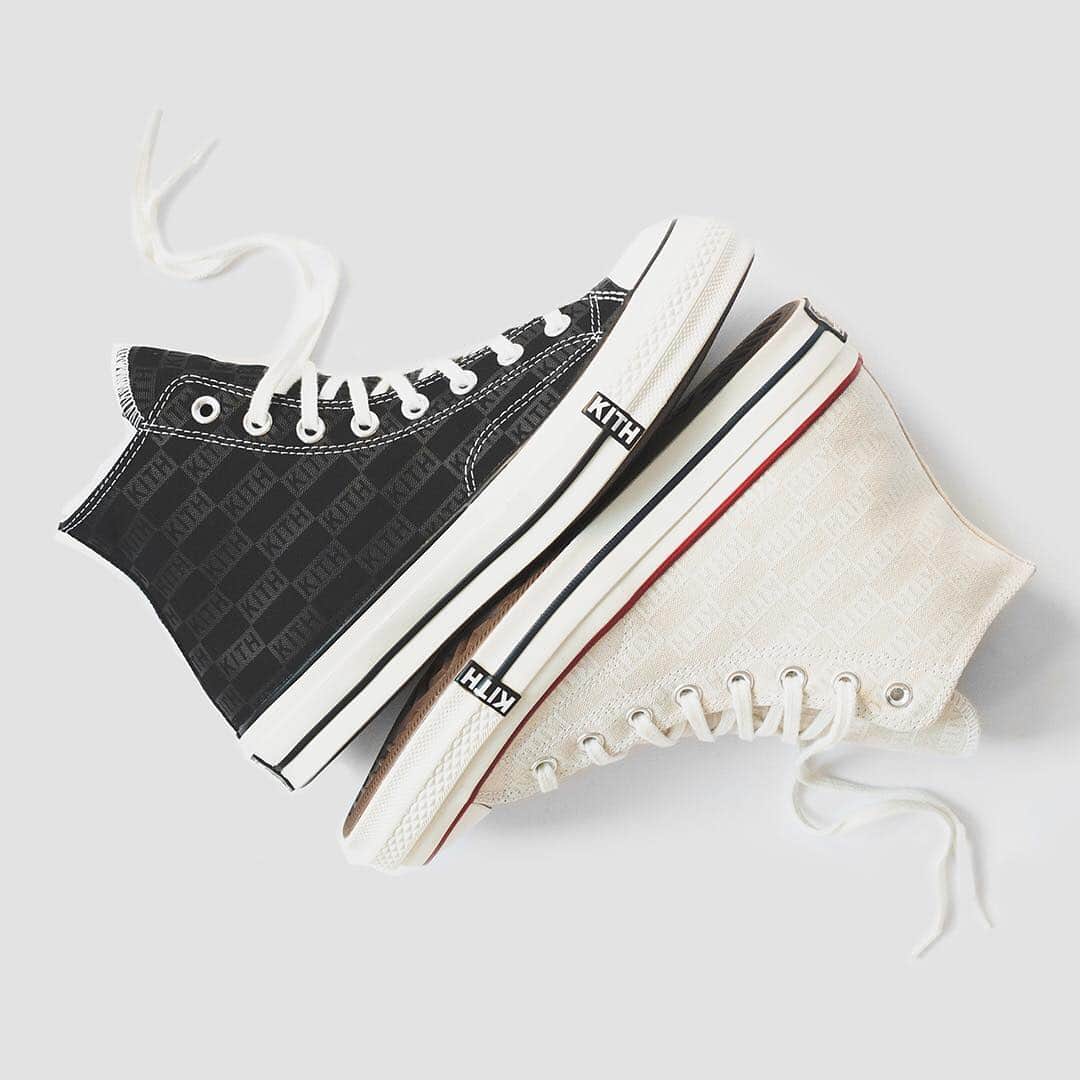 Freshnessさんのインスタグラム写真 - (FreshnessInstagram)「KITH Classics adds some monogram logos to the canvas uppers of the iconic Converse Chuck 70. Black and Parchment come emblazoned with the maximalist motif while another boxed logo hit rests proudly at the end of the foxing stripe. Releasing in-store only at all @kith locations on April 19th #freshnesskicks」4月18日 5時05分 - freshnessmag