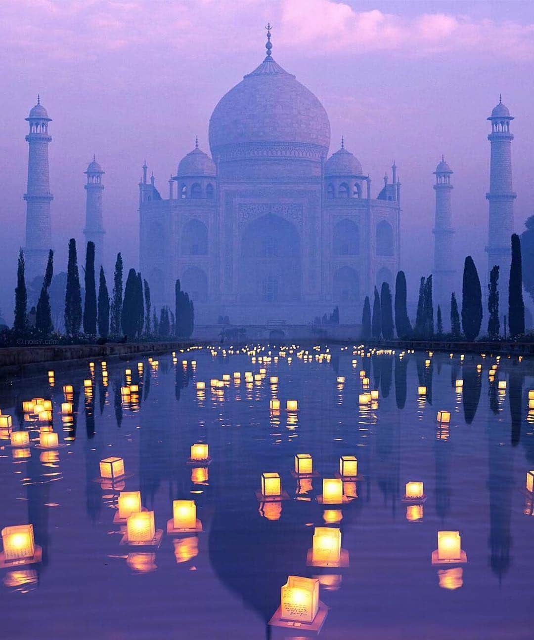 Awesome Wonderful Natureさんのインスタグラム写真 - (Awesome Wonderful NatureInstagram)「Taj Mahal, India.  Photo by @nois7  Tag someone you love 💙  #fantastic_earth」4月18日 5時15分 - fantastic_earth