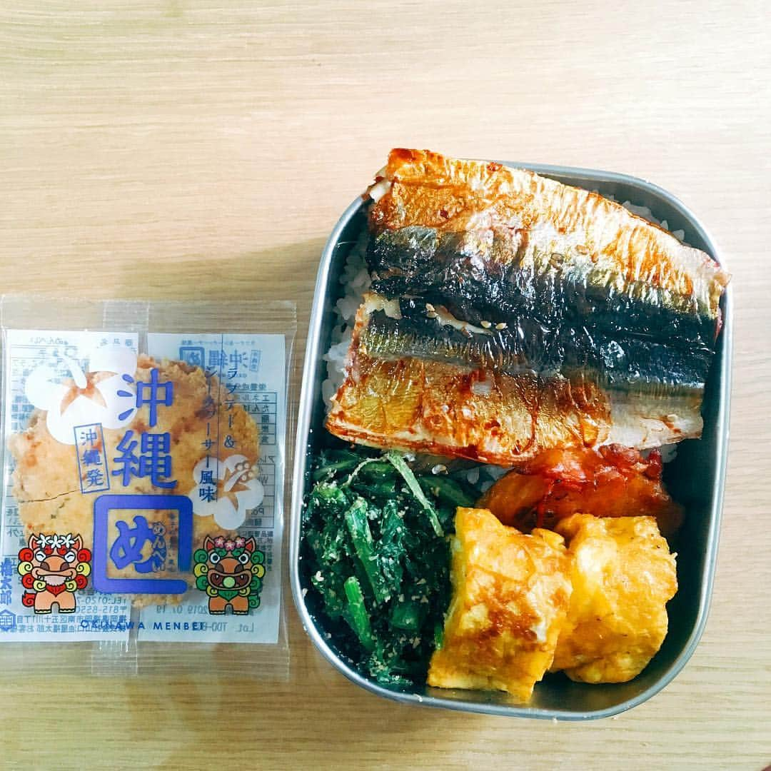 momoroさんのインスタグラム写真 - (momoroInstagram)「昨日のお弁当。 サンマのみりん干し、春菊胡麻和え、アミ入り卵焼き、野菜揚げはんぺん（市販のものをソテー） バタバタしててすっかりアップし忘れた。 用意がない日はこんな感じ。 #ももろ弁当 #お弁当」4月18日 5時37分 - momoro6666