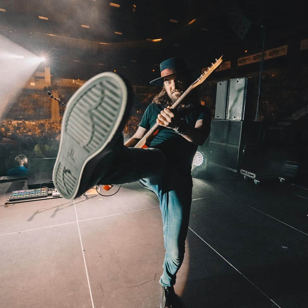 ジー・ヘイルさんのインスタグラム写真 - (ジー・ヘイルInstagram)「Here we go!!!! Tomorrow is the first day of Tour in Mankato Minnesota!!! Special guests @beastoblanco and @palayeroyale .....“At The Rock show...You’ll be right in the Front row.....Heart n Soul we Both Know...It’s where you gotta be....yea at the Rock show....”」4月18日 6時05分 - officiallzzyhale