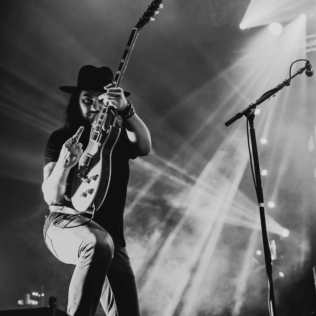 ジー・ヘイルさんのインスタグラム写真 - (ジー・ヘイルInstagram)「Here we go!!!! Tomorrow is the first day of Tour in Mankato Minnesota!!! Special guests @beastoblanco and @palayeroyale .....“At The Rock show...You’ll be right in the Front row.....Heart n Soul we Both Know...It’s where you gotta be....yea at the Rock show....”」4月18日 6時05分 - officiallzzyhale