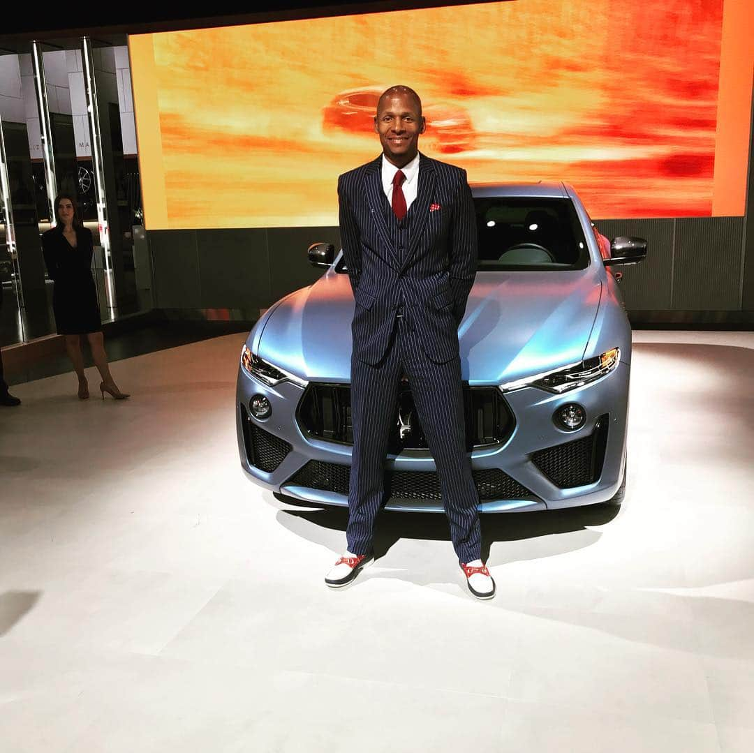 レイ・アレンさんのインスタグラム写真 - (レイ・アレンInstagram)「Today I received the keys to my customized one of one #MaseratiLevante at the New York International Auto Show. Last month i had the incredible opportunity to go to Italy and meet with Maserati and they're design team and what an experience it was. I learned a lot about the process of creating such masterpieces and I met some very skilled and smart people behind the building of these incredible machines. I'm super excited with how the car turned out! Thank you @maserati #ad  #italy #torino #modena #nyias2019 @klausbusse @maseratiusa」4月18日 6時13分 - trayfour