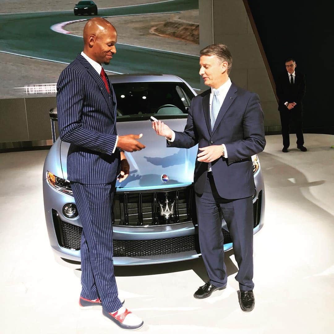 レイ・アレンのインスタグラム：「Today I received the keys to my customized one of one #MaseratiLevante at the New York International Auto Show. Last month i had the incredible opportunity to go to Italy and meet with Maserati and they're design team and what an experience it was. I learned a lot about the process of creating such masterpieces and I met some very skilled and smart people behind the building of these incredible machines. I'm super excited with how the car turned out! Thank you @maserati #ad  #italy #torino #modena #nyias2019 @klausbusse @maseratiusa」