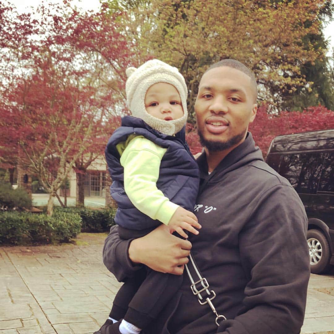 デイミアン・リラードのインスタグラム：「Outside with my son before heading to OKC! Nothing beats being this dudes dad ... and nothing ever will.」