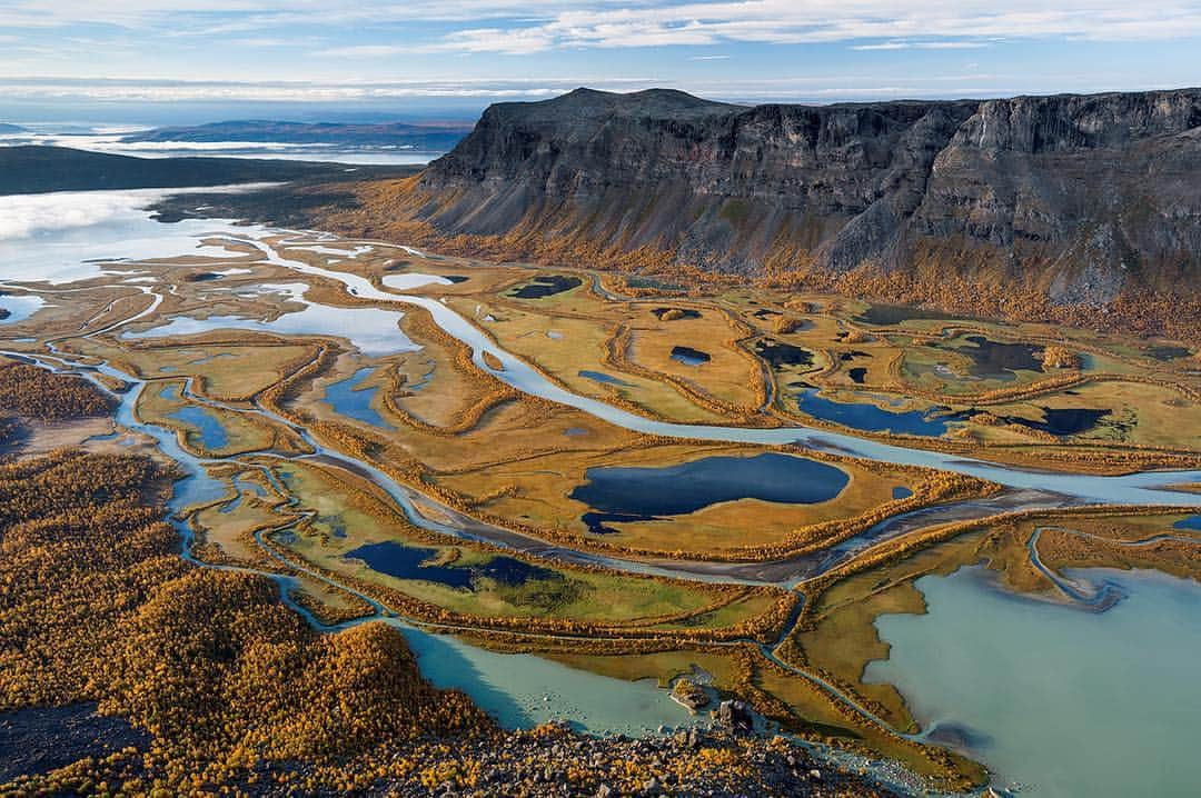 National Geographic Creativeさんのインスタグラム写真 - (National Geographic CreativeInstagram)「Photo by @haarbergphoto | Tangled strands of the Rapa River flow below the slopes of Sarek National Park, one of six reserves that make up Sweden's Laponian Area World Heritage site. #Sweden #WorldHeritageSite #Landscape」4月18日 6時16分 - natgeointhefield