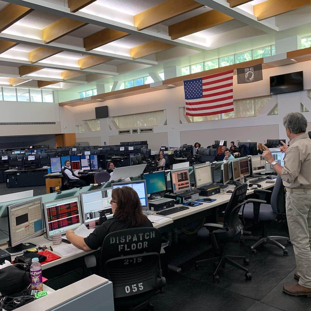 ジョー・マンテーニャさんのインスタグラム写真 - (ジョー・マンテーニャInstagram)「It’s Police Dispatchers week and I paid a visit to the LAPD dispatchers here in my city to thank them for all their hard work! #lapd #dispatchersweek」4月18日 6時25分 - joemantegna