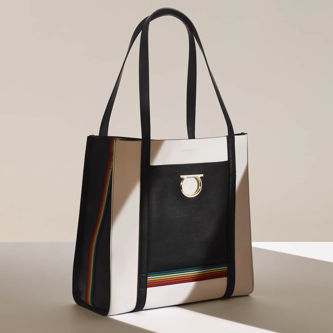 サルヴァトーレ・フェラガモさんのインスタグラム写真 - (サルヴァトーレ・フェラガモInstagram)「Introducing the Ferragamo 42 Degrees tote bag, part of a limited-edition collection of sustainable shoes and accessories born out of a creative contest held amongst young Ferragamo designers. Inspired by the iconic Rainbow wedge of 1938, the collection takes its name from 42° : the exact angle of the sun's light that creates the rainbow phenomenon. Explore the Sustainable Thinking exhibition in Florence from April 12th 2019 – March 8th 2020 #museoferragamo #sustainablethinking」4月18日 17時34分 - ferragamo