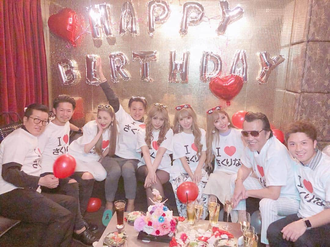 吉川ちえさんのインスタグラム写真 - (吉川ちえInstagram)「昨日はりなちゃんの誕生日会💘でした👼✨ サプライズ成功～✊アンクのみんなとお祝いしたよん🐵💓 . Ｉ♥️さくりなTシャツかわいい🥺💕一体感でるよね💋 . 誕生日ケーキは @clussycake のBarbieケーキ🍰💗かわいすぎるっ🤩❣️ . その後は新宿のAXISにいったら 更にお店の方からサプライズが🤣💘りなちゃん愛されてるっ👼✨ . 昨日は本当にお祝いできて 良かったし楽しかったな👅❤️❤️ . #birthday #誕生日会」4月18日 17時27分 - yoshikawachie_16