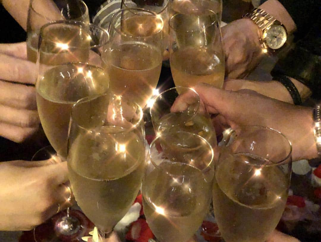 吉川ちえさんのインスタグラム写真 - (吉川ちえInstagram)「昨日はりなちゃんの誕生日会💘でした👼✨ サプライズ成功～✊アンクのみんなとお祝いしたよん🐵💓 . Ｉ♥️さくりなTシャツかわいい🥺💕一体感でるよね💋 . 誕生日ケーキは @clussycake のBarbieケーキ🍰💗かわいすぎるっ🤩❣️ . その後は新宿のAXISにいったら 更にお店の方からサプライズが🤣💘りなちゃん愛されてるっ👼✨ . 昨日は本当にお祝いできて 良かったし楽しかったな👅❤️❤️ . #birthday #誕生日会」4月18日 17時27分 - yoshikawachie_16