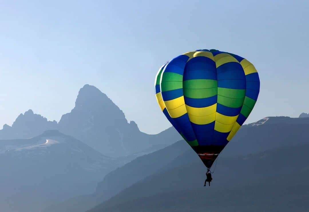 National Geographic Travelさんのインスタグラム写真 - (National Geographic TravelInstagram)「Photo by @sofia_jaramillo5 | A one-person hopper balloon flies in front of the Grand Teton near Driggs, Idaho. #mountains #idaho #fly #hotairballoon」4月18日 16時07分 - natgeotravel