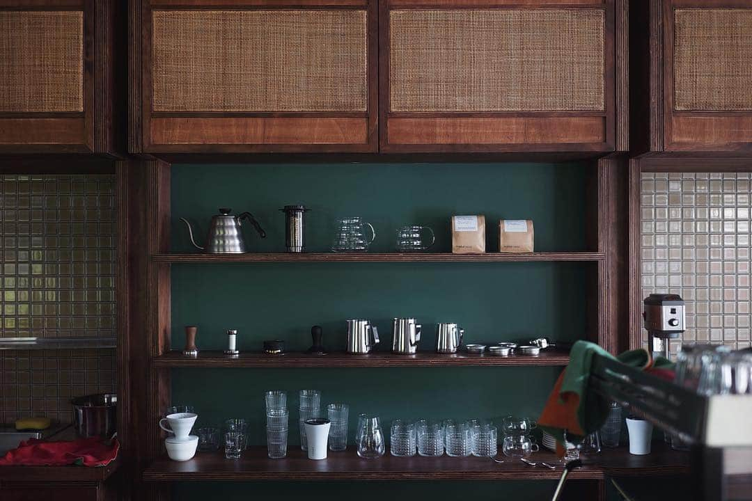 言身寸 in Tainan, Taiwanさんのインスタグラム写真 - (言身寸 in Tainan, TaiwanInstagram)「開幕前調整到最好 @pergramcoffee - Design | @skillabilitydept  #本事空間製作所 - 2019.4.18 #taiwan #miaoli #台灣 #台湾 #苗栗 #写真 #vscotaiwan #vscoTW #contruction #design #interiordesign #工事現場 #工務 #店舗設計 #設計 #設計事務所 #PergramCoffee #sonya7ii #Loxia35」4月18日 16時03分 - kukud83