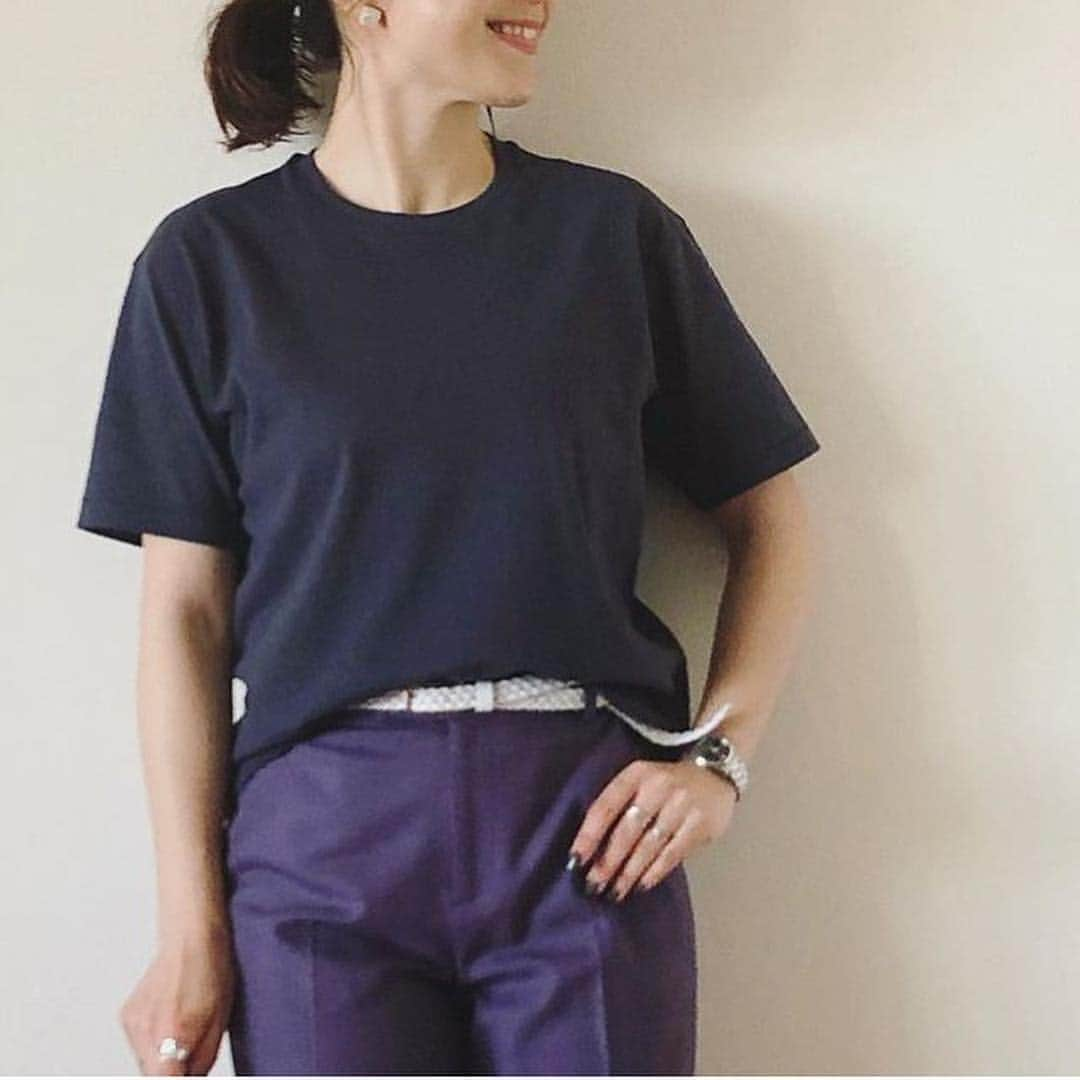 ユニクロ 銀座店さんのインスタグラム写真 - (ユニクロ 銀座店Instagram)「Uniqlo UのクルーネックＴシャツに新作登場‼️ #リラックスフィットクルーネックt  今までのクルーネックＴシャツに比べて、少しゆったりシルエット。  お袖も長めで二の腕しっかりカバーが嬉しい😚  そろそろTシャツ探しをしたくなる季節…😆 今年は何色のTシャツを揃えますか⁉️ 何色あっても、もっと欲しくなるほどワクワクするカラー✨🙆‍♀️ ぜひチェックしてみて下さいね💋  Uniqlo U リラックスフィットクルーネックT ¥1,000+消費税 品番:415793  ユニジョの皆さん @erynnico さんのIGに、素敵なコーデがたくさんありますよ。素敵な写真をありがとうございます。✨ （photo by @erynnico ）  #着まわし #uniqloginza #uniqloginza2019ss  #ユニクロの輪 #広がれユニクロの輪 #きれい目コーデ #UNIQLO #FASHION #outfit #ootd  #ユニクロ #ユニクロ銀座 #ファッション #今日のコーデ #プチプラ  #coordinate #ユニジョ #uniqlolifewear #whereuniqlo#instafashion #instaoutfit#style #fashionista #lookoftodaywomen」4月18日 16時10分 - uniqlo_ginza