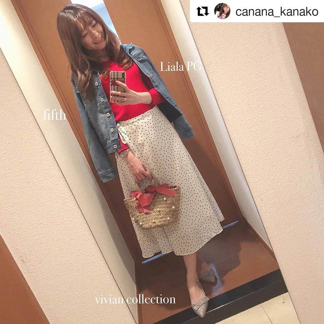 VIVIAN Collectionさんのインスタグラム写真 - (VIVIAN CollectionInstagram)「素敵なコーディネートありがとうございます👠💕✨ #Repost @canana_kanako ・・・ 👗𝑓𝑎𝑠ℎ𝑖𝑜𝑛👠 ✾ @lialapg のスカラップトップス 真っ赤で大好き😻 早くかごバッグ持ちたい🌻 ✾ ━━━━━━━━━━ ✾ #ootd ✾ 🧥 @fifth_store #ベーシックデニムジャケット 👚 𝕥𝕠𝕡𝕤 @lialapg @joint_space lpg411-0409 #ialapg#liala_fashion#pr 👗 𝕤𝕜𝕚𝕣𝕥 @gu_for_all_ @gu_global (去年) 👜 𝕓𝕒𝕘 ⌚️ 𝕨𝕒𝕥𝕔𝕙 @monogriis_jp #monogriis 👠 𝕤𝕙𝕠𝕖𝕤 @vivian_collection_official ━━━━━━━━━━ ・ ୨୧┈┈┈┈┈┈┈┈┈┈┈┈┈┈┈┈┈୨୧ #fifth#fifthtl#フィフス #プチプラ#プチプラコーデ#codenate#code #今日のコーデ#春コーデ  #アラサーコーデ#ロングスカート #スカートコーデ#ドットスカート #vivian公式アンバサダー」4月18日 16時15分 - vivian_collection_official