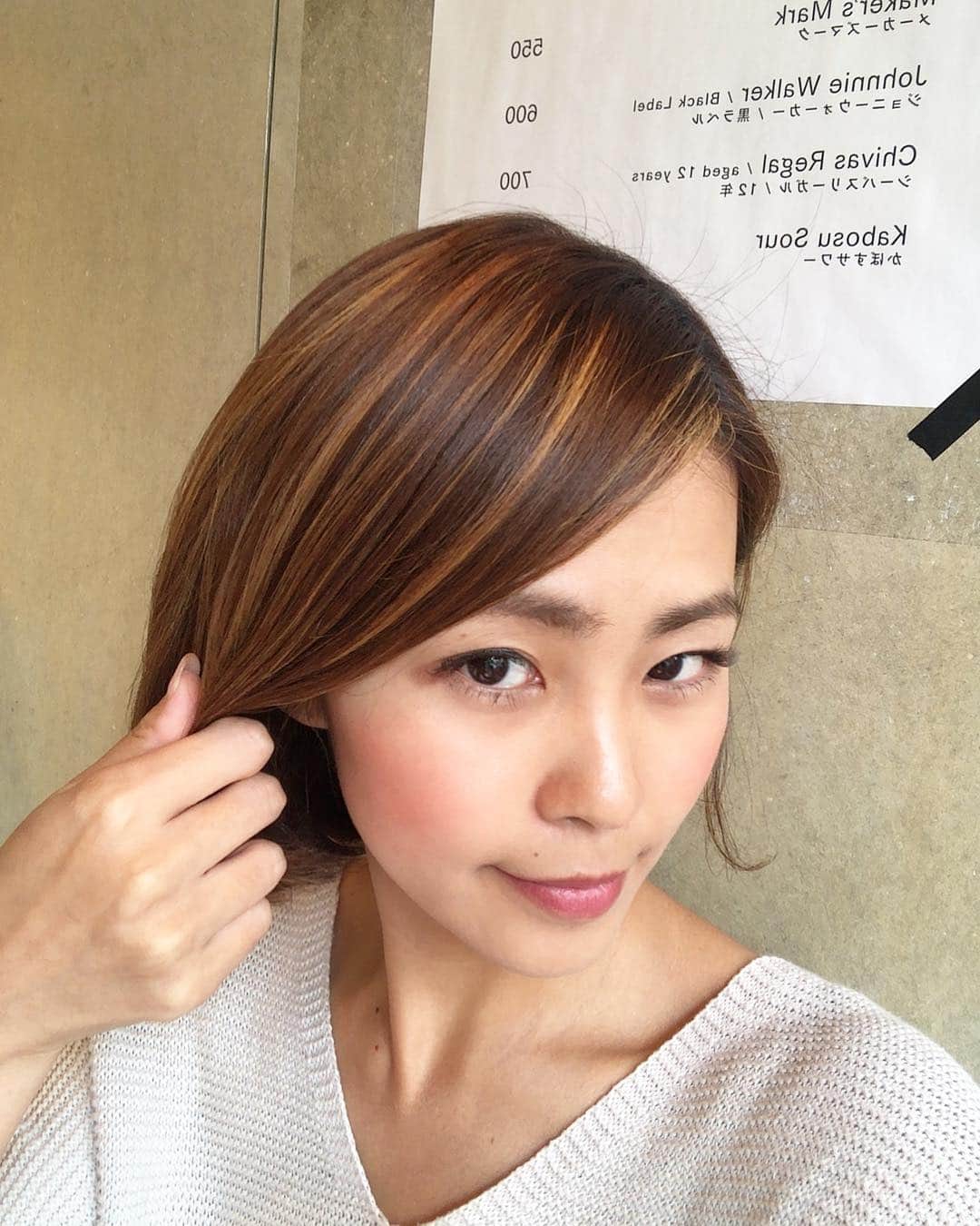 坂元美香さんのインスタグラム写真 - (坂元美香Instagram)「やっほー🤗ストーリーの続き。この髪色はまだ本番のための準備途中なの😎1週間これで過ごして、来週本当の色が入ります！これはこれでなんかいつもと違う感じで楽しい✨取り敢えず何でも楽しい。笑 . #モデル #準備 #ヘアカラー」4月18日 16時25分 - mika_saka