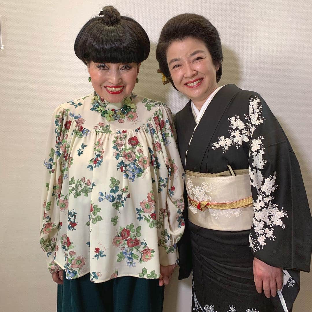 岸本加世子のインスタグラム：「明日4/19(金)12時〜テレビ朝日「徹子の部屋」に出演します。 母の形見の着物を着ました。是非ご覧ください🌷 #徹子の部屋 #黒柳徹子 さん #やすらぎの刻」