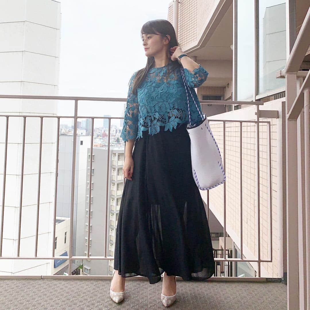 奥山夏織さんのインスタグラム写真 - (奥山夏織Instagram)「ちょっぴり大人coordinate✨ ・ tops #nine skirt #aquagirl shoes #dianashoes bag #qbag ・・・ #instafashion #fashion #coordinate #instacoordinate #outfit #ootd #ファッション #コーディネート #ol #olコーデ #오오티디 #데일리룩」4月18日 16時30分 - okuyama_kaori