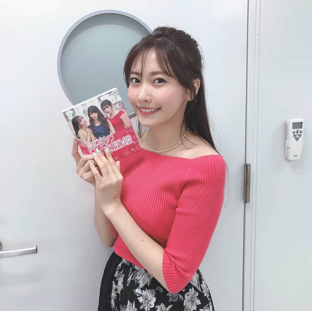 佐野ひなこさんのインスタグラム写真 - (佐野ひなこInstagram)「深夜のダメ恋図鑑のBlu-rayが発売しました！！ 買ってみてね♡ メイキングとオリジナルエピソードを収録してます☺︎豪華〜♡ チェックしてね！  そしてこのあとインスタライブと #ひなちゅーぶ ライブ配信するから チャンネル登録してね☺︎ #デッドバイデイライト #dbd」4月18日 16時38分 - hinako_sano