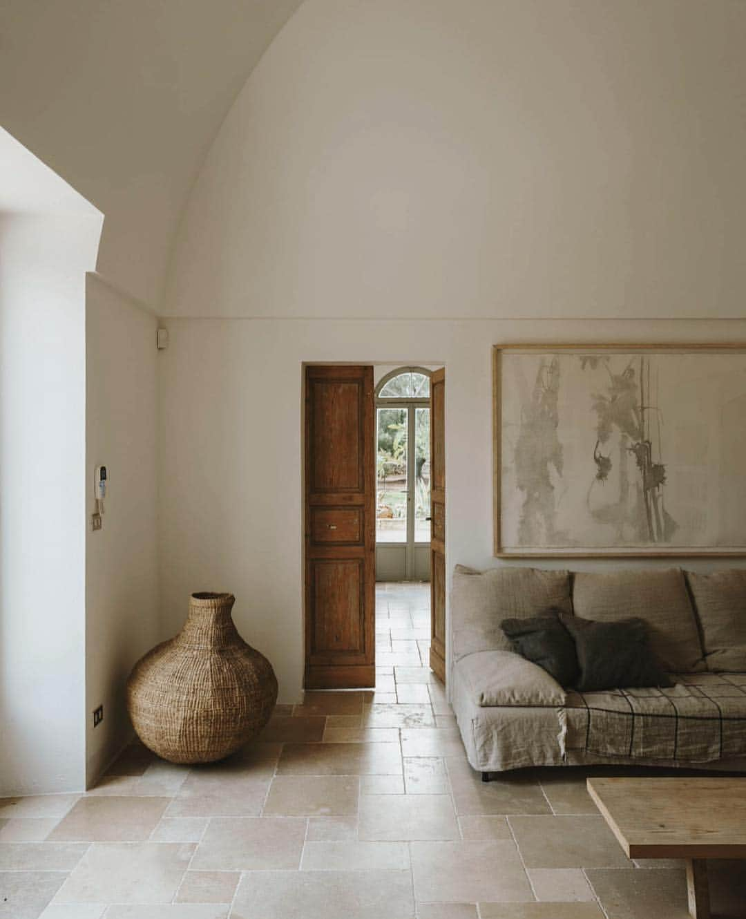 Meganさんのインスタグラム写真 - (MeganInstagram)「Villa Castelluccio ✨ designed by @studioandrewtrotter photo by @salvalopez #interiordreams #puglia #italytravel」4月18日 16時43分 - zanzan_domus