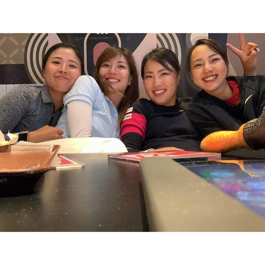 新井里茄さんのインスタグラム写真 - (新井里茄Instagram)「なかなか濃いめのメンバーでラウンドからのスポッチャで体を動かしました！年齢差を感じなかった😜  #ゴルフ女子 #ゴルファー  #楽しいゴルフ #ガチンコ勝負 #92年組  #97年組  #え #5歳差 #全然遊べる #とりあえず終始ひよいじり」4月18日 16時43分 - rika.park