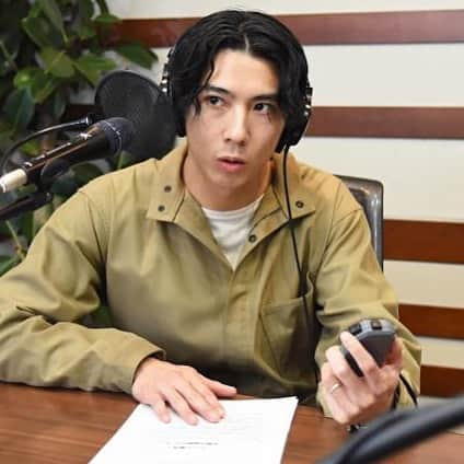 TOKYO FM+さんのインスタグラム写真 - (TOKYO FM+Instagram)「賀来賢人は「ヤバイ人」だった？😲💦 “暗黒時代”だった大学生活を告白‼️ TOKYO FMの番組「賀来賢人 SUZUKI “KENTO’S CLUB”」📻✨ ラジオDJ1年目の賀来が、自身の学生時代を振り返ってリスナーにアドバイスをしてくれました😉 詳しくは、ページトップのリンクから「TOKYO FM +」サイト内の記事をご覧ください⭐️ #賀来賢人 #学生 #大学生 #ラジオdj #radio #ラジオ #tokyofm #tokyofmplus  #kentosclub」4月18日 16時45分 - tokyofmplus