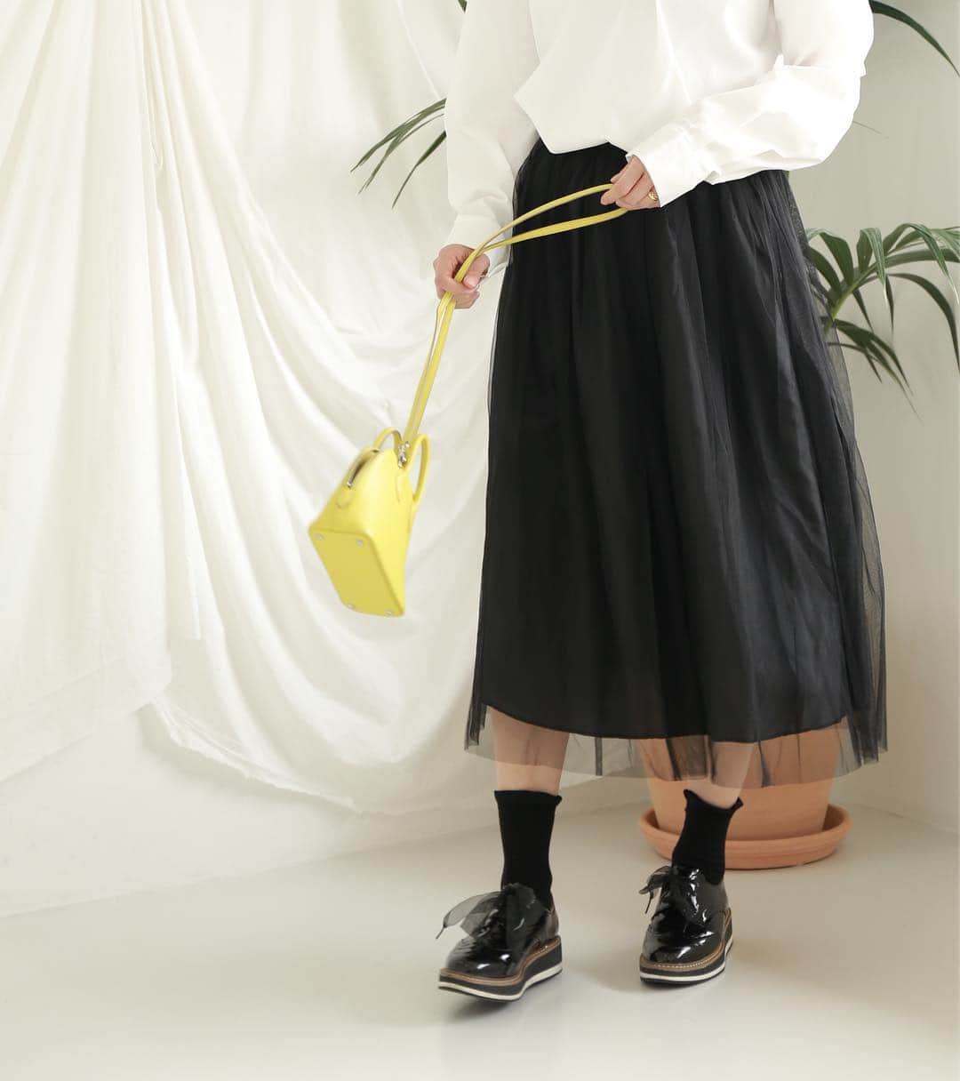 木本泉さんのインスタグラム写真 - (木本泉Instagram)「-﻿ 今日再販させていただくチュールスカート！﻿ ﻿ ボリュームにこだわって作りました✨﻿ 定番のチュールスカートですが、ボリュームがありすぎず、なさすぎす⭕️﻿ ﻿ これからの季節に重宝するスカートです！﻿ 本日17時〜再販です✌️﻿ ﻿ @fleuraccesories」4月18日 16時47分 - izumikimoto