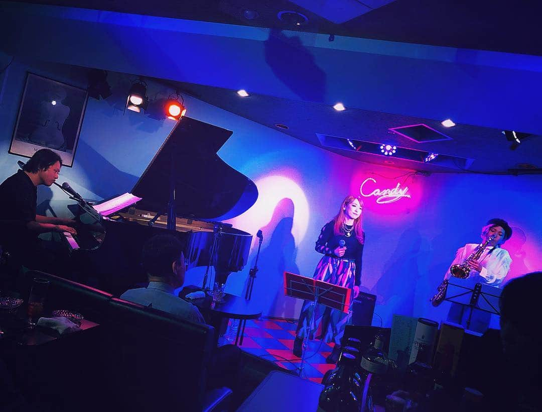 清水玲奈さんのインスタグラム写真 - (清水玲奈Instagram)「4.17 @ kyoto candy. . trio Live. . 昨日のセトリでは UAの曲がすごく好き. . 夜桜見れた. . 次回は9/20. . #京都 #kyoto #candy . #池田杏理 #名倉学 #清水玲奈  #vocal #piano #sax #saxophone #tenorsax #tenorsaxophone #liveperformance #saxophonist #japan #instalike #instagram #music #musician #musica #femalesaxplayer #jazz #funk #daveguardala #reinashimizu  #ua #情熱 #雲がちぎれる時」4月18日 17時09分 - reina__shimizu